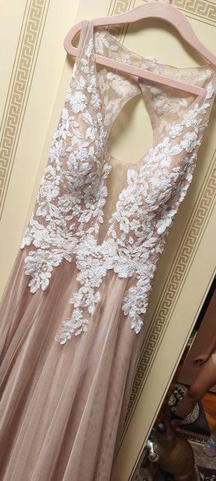 Весільна або вечірня сукня ніжного пудрового відтінку з мереживом,сук