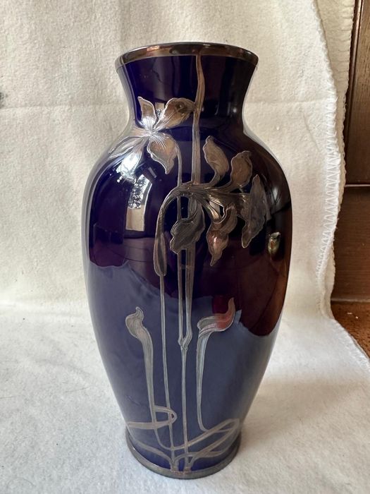 Wazon okuty srebrem. 1920 rok.