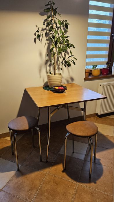 Stół, taborety, kuchnia, mały