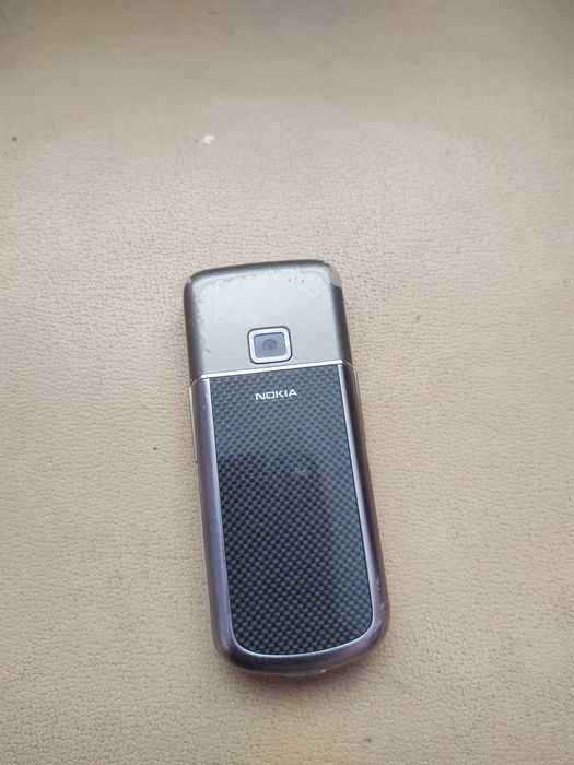 Nokia 8800 karbone