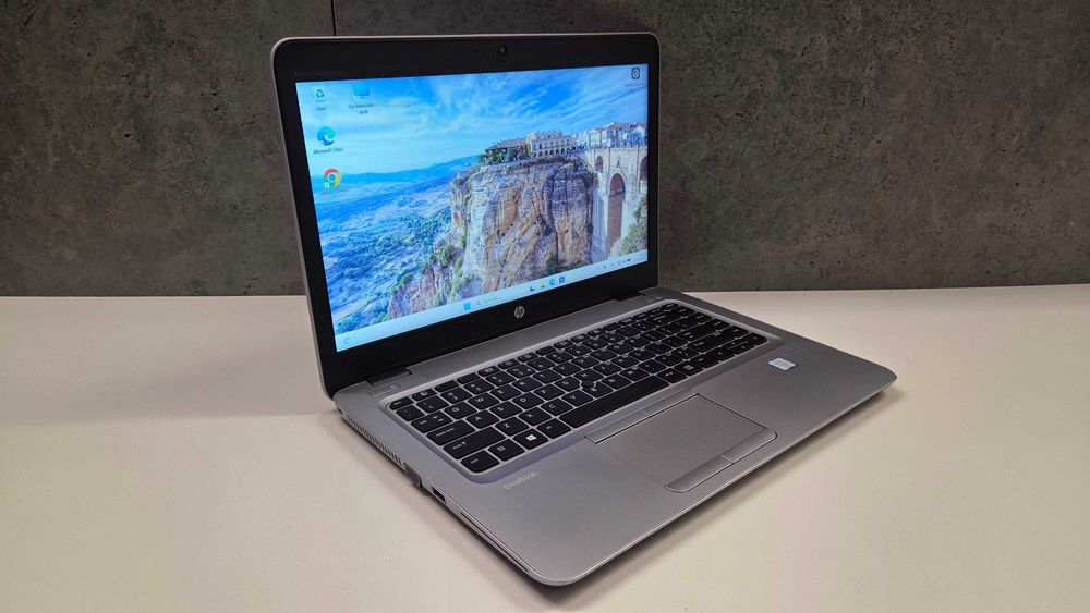 Cienki HP EliteBook 840 i5 6200U ram 8GB dysk 256SSD Laptop Windows 11