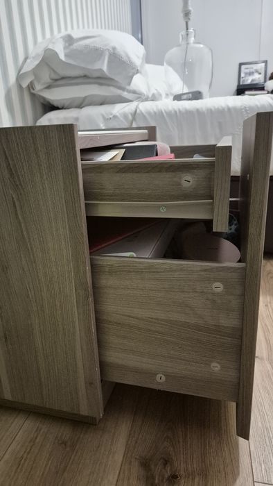 2 mesas de cabeceira ikea