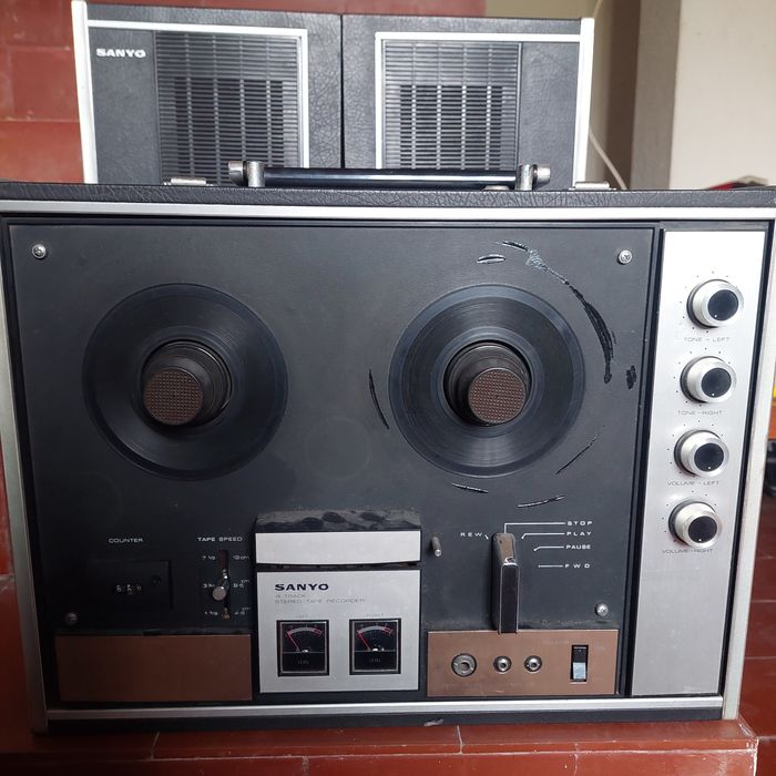 Gravador Sanyo + microfones