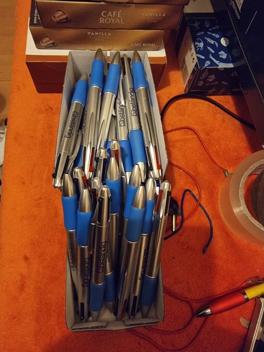 Кулькова ручка на 4 кольори