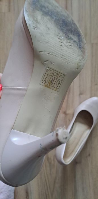 Buty szpilki Morek rozmiar 38 stan dobry pudrowy róż