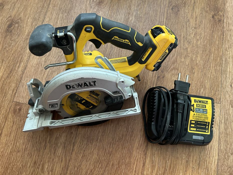 Дисковая пила Dewalt DCS512
