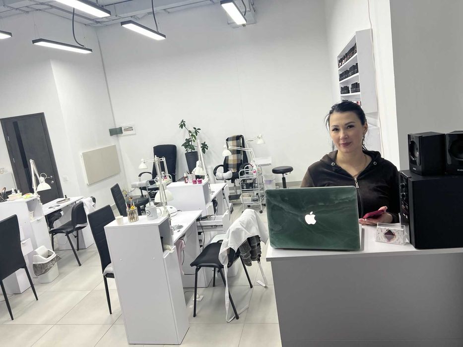 ДІЮЧА ОБЛАШТОВАНА СТУДІЯ КРАСИ з великою базою клієнтів