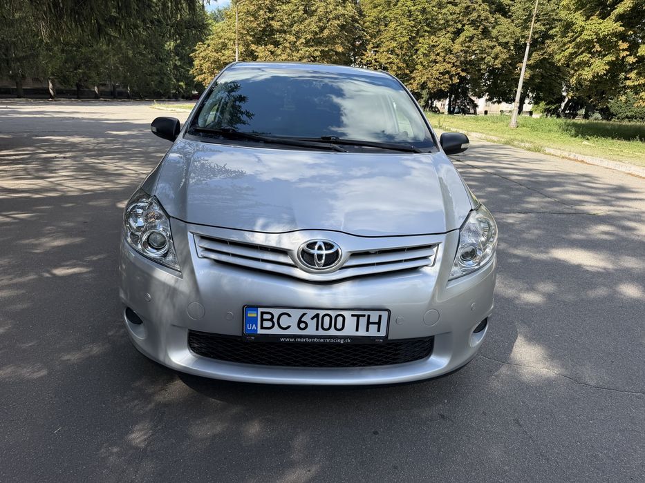 Тоyota Auris 2010 рік