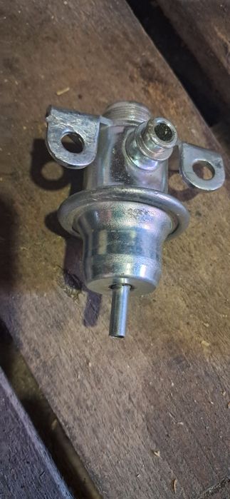 Регулятор тиску палива Ваз 2110, 2111, 2112, 2104, 2105, 2107, Заз Деу