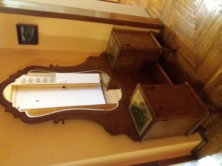 Трюмо. Деревянное трюмо.