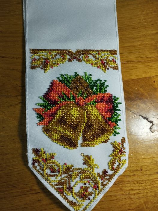 Вишитий бісером бантик