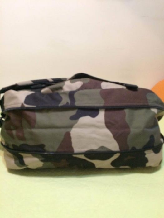 Mochila Eastpack em tons de verde camuflado (original e com garantia)