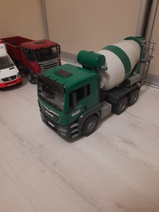Бетонозмішувач Bruder.МAN