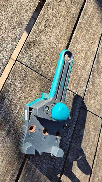 Fixador para furos verticais