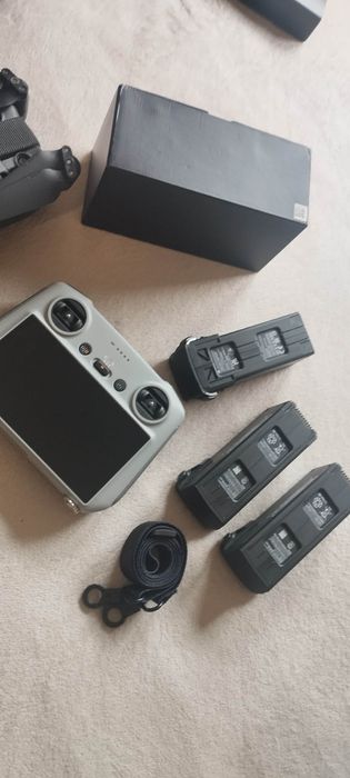 Drone DJI Mavic 3 V 2.0– Combo Completo com Lentes, Excelente Estado