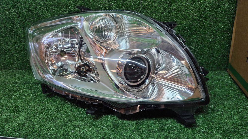 Otica Farol Direito Toyota Auris E15 2007 a 2009 Ref. 212-11M5R-LDEMN NOVO