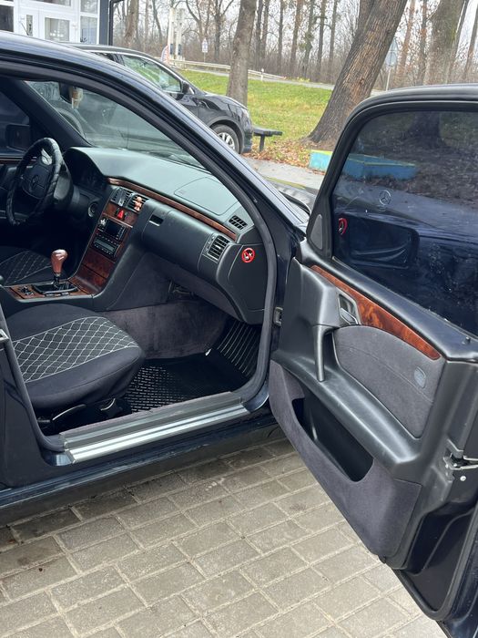 Продам мерседес 210 в гарному стані !