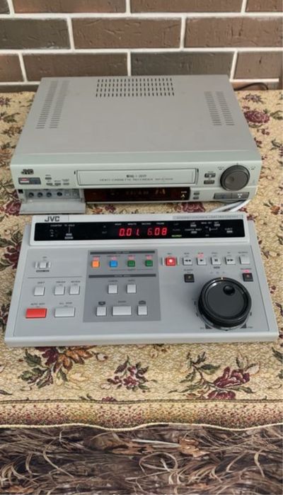 Профессиональный видеомагнитофон