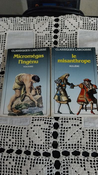 Lote de dois livros Classiques Larousse. Portes incluídos