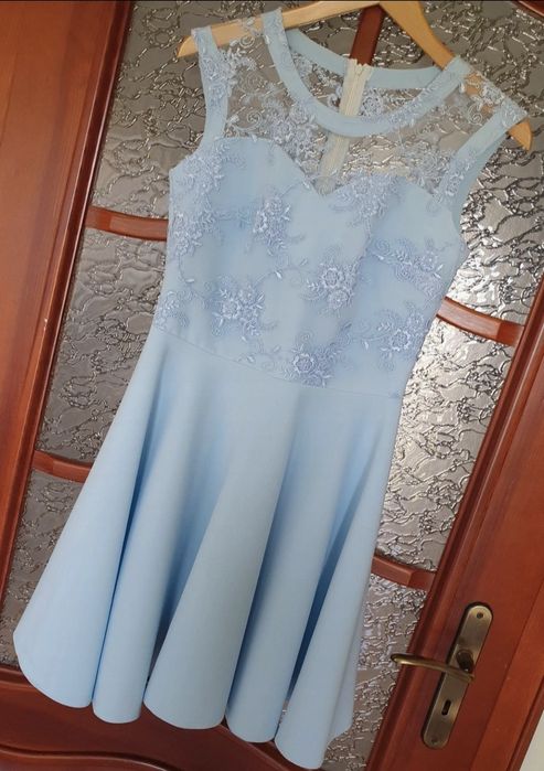 Urocza błękitną wizytowa sukienka 36