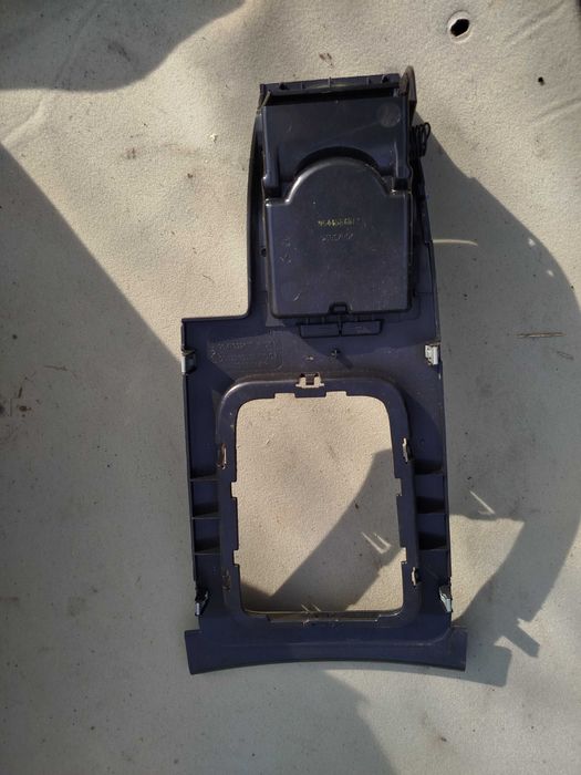 Рамка центральної консолі, тунеля Peugeot 407 Пежо