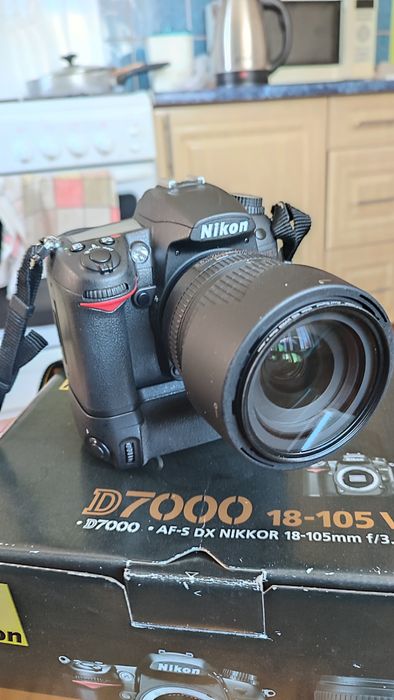 Nikon D7000 kit 18-105