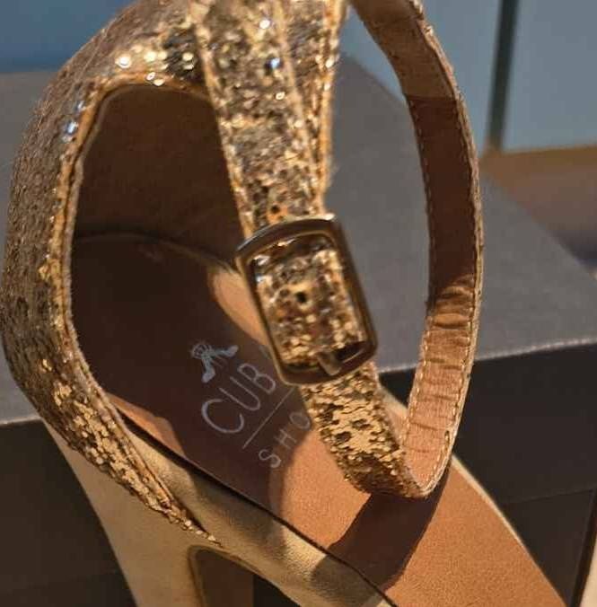 Śliczne buty na platformie 39 brokat