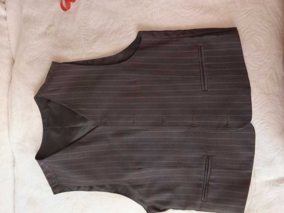 Elegancki Garnitur Trzyczęściowy Magra-Bytom