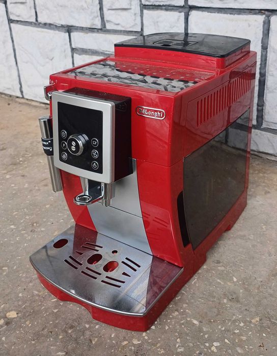 Кавомашина кавоварка DeLonghi ECAM 23.427 R Capuchino червона вживана