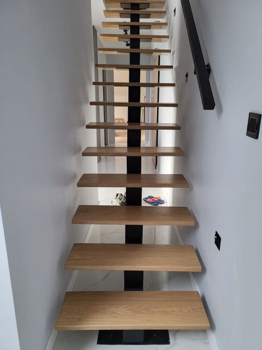 Schody metalowe na belce centralnej,schody loft ,nowoczesne,wewnętrzne