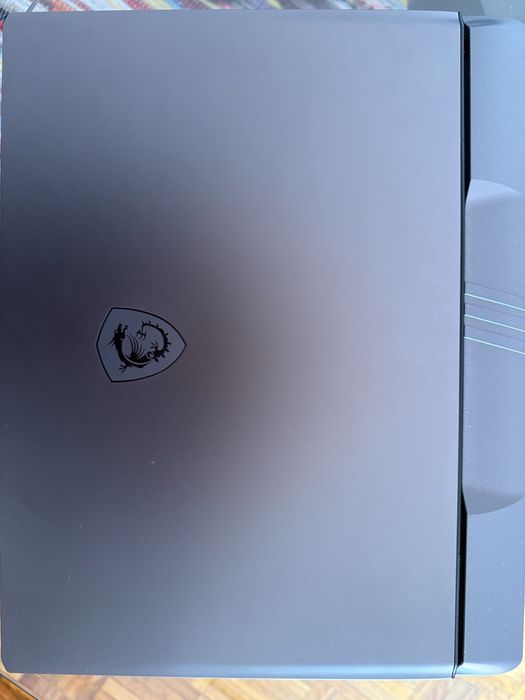 Laptop msi VECTOR16 hx ai