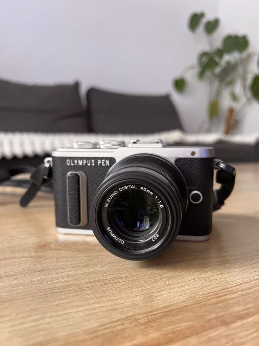 Olympus PEN E-PL8 + M.Zuiko 45mm f/1.8 + Meike 50mm f/2.0