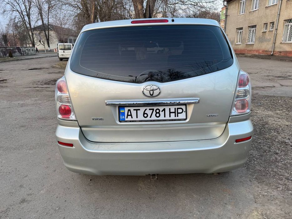 Тойота королла версо 2007року 2.2дизель