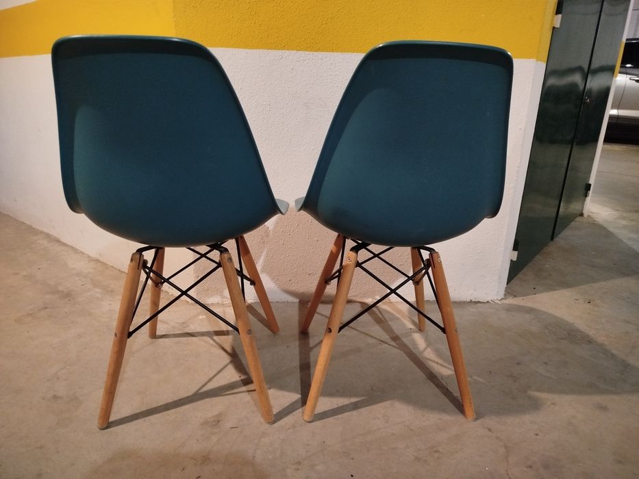 2 cadeiras estilo Eames dsw