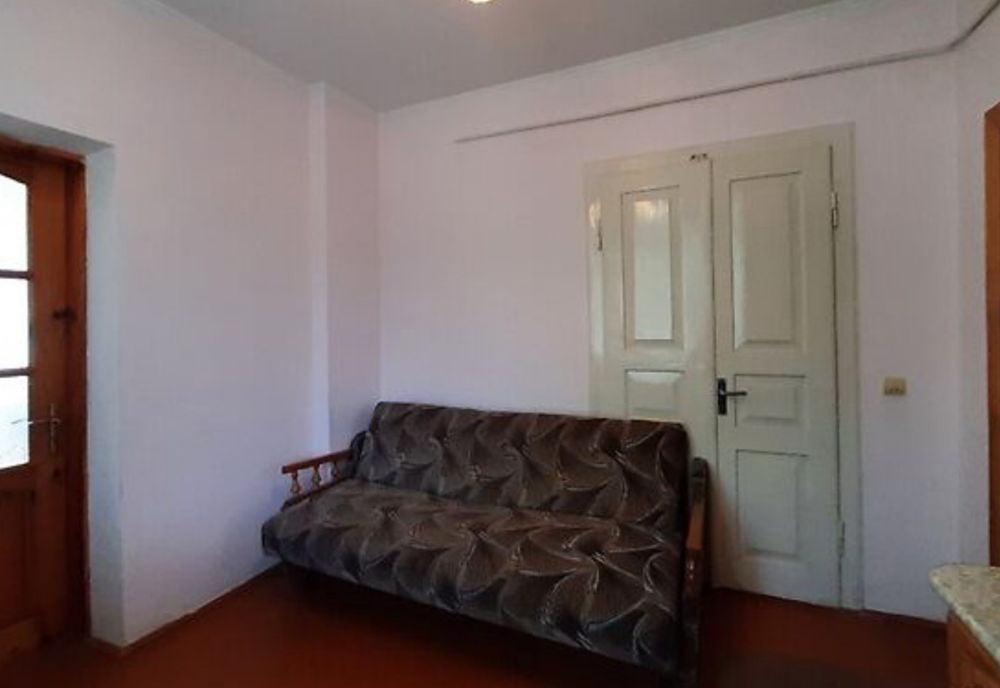 Продається півторачка напівособняк в центрі міста