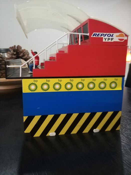 Box com bancada - SCX 1/32