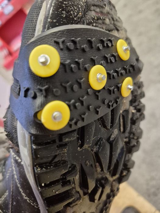 Nakladki antyposlizgowe.  Raczki. Uniwersalny rozmiar