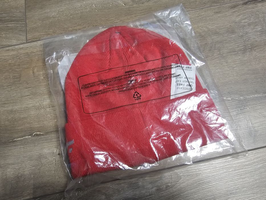 Nowa czapka zimowa 4F – czerwona, One Size