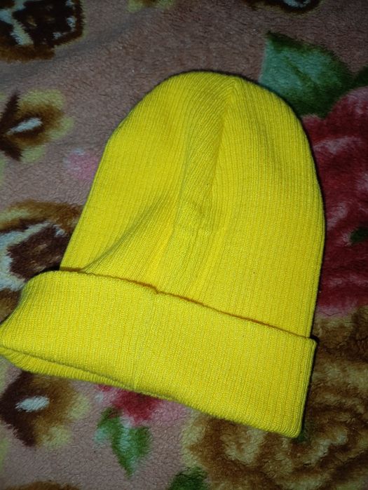 Нова шапка для підлітка