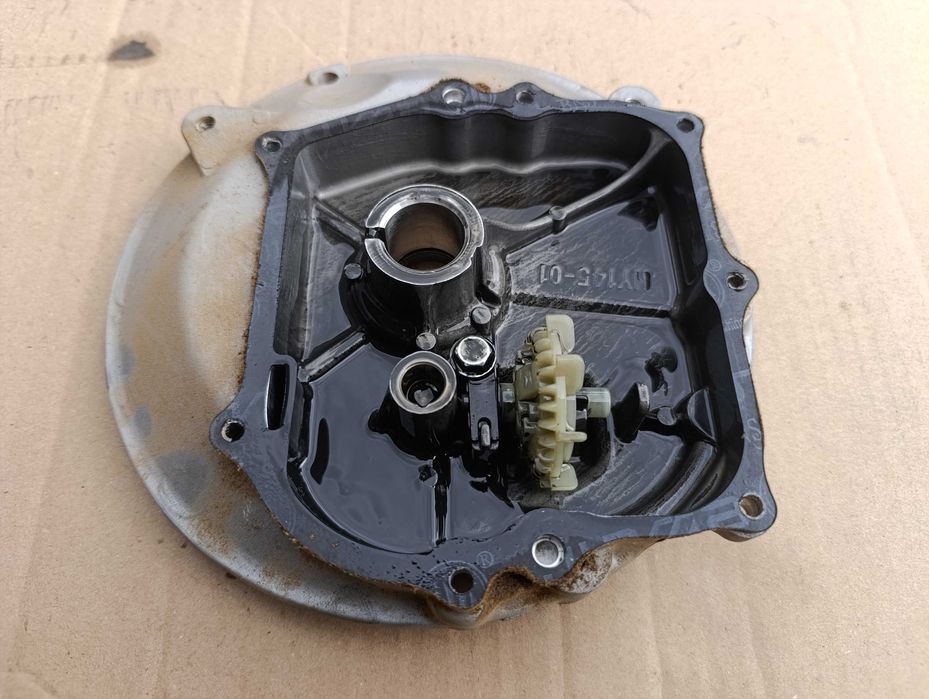 Miska olejowa pokrywa dolna silnika gp145e-f do kosiarki spalinowej Einhell GC-PM 46 SM HW-E