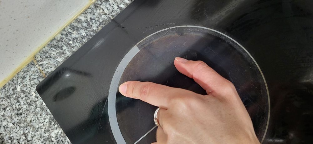 Placa vitrocerâmica Zanussi (vidro partido)