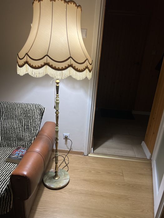 Lampa pokojowa stojaca alabaster
