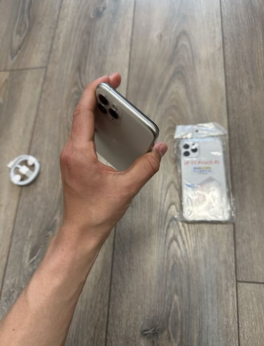 Продається iPhone 11 Pro на 64 гб 
Всі функції працюють
Фейс айді,трут