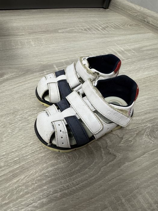 Продам бомоножки chicco