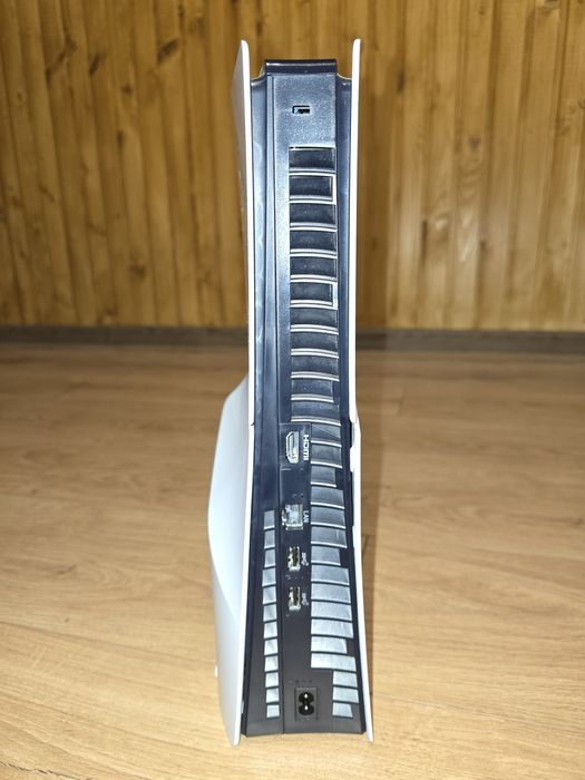 Продам PlayStation 5 Slim з двома геймпадами та іграми

Стан: Чудовий,