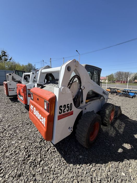 Bobcat S250 ідеальний.  2007 р в. Є інші варіанти.