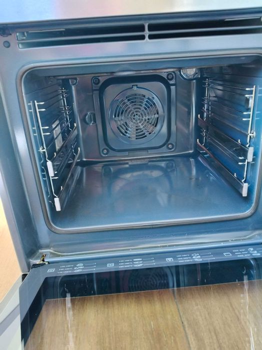 Używany Piekarnik Electrolux EOB68200X, części