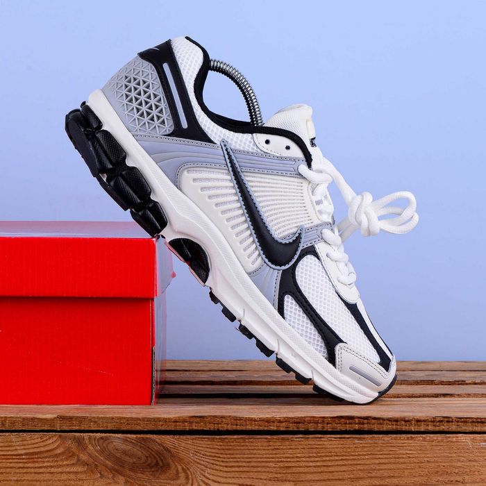 (2379) Кросівки Nike Zoom Vomero 5 білі з сірим і чорним (41-46)