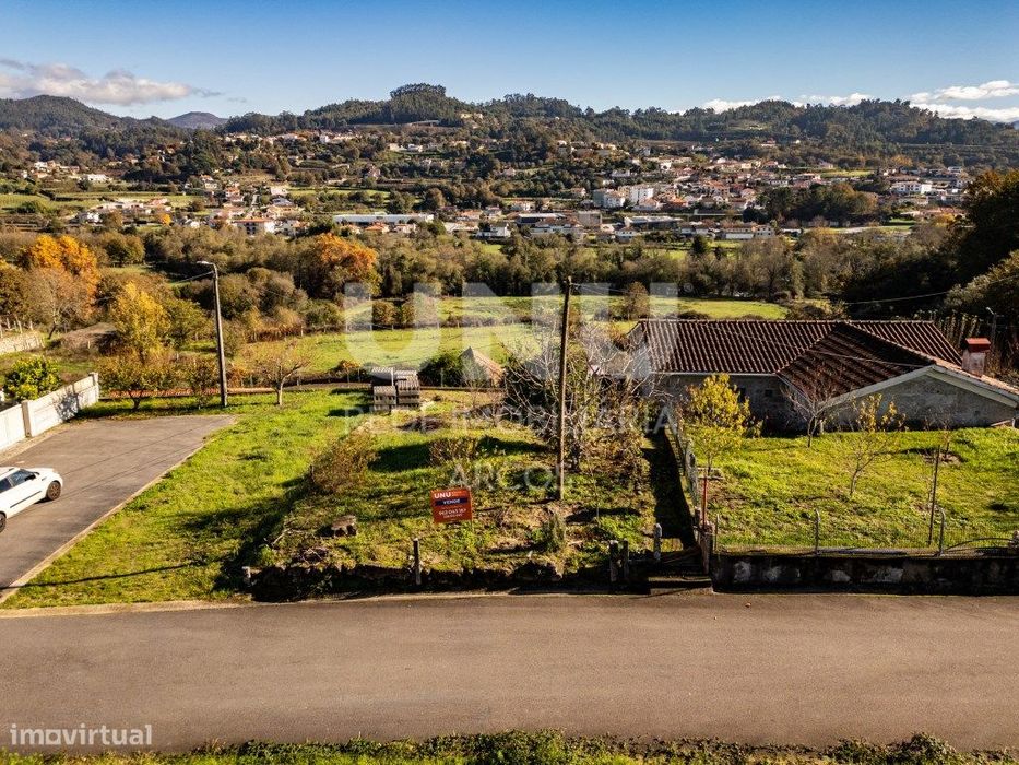 Lote de Terreno — Guilhadeses E Santar, Viana do Castelo