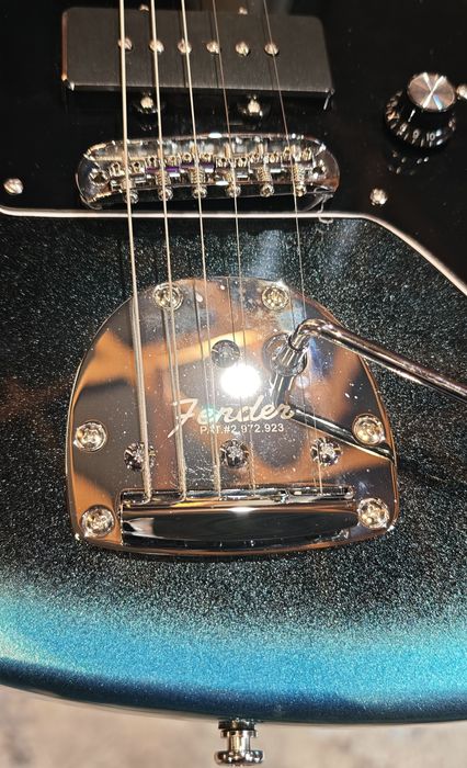 Fender Jazzmaster American Pro II RW Dark Night
Guitarra